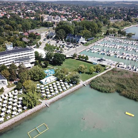Hotel Marina Port Balatonkenese Exterior foto
