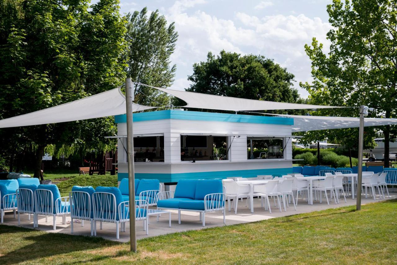 Hotel Marina Port Balatonkenese Exterior foto