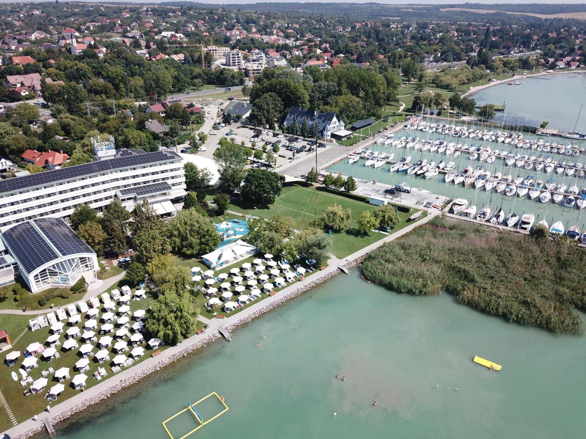 Hotel Marina Port Balatonkenese Exterior foto