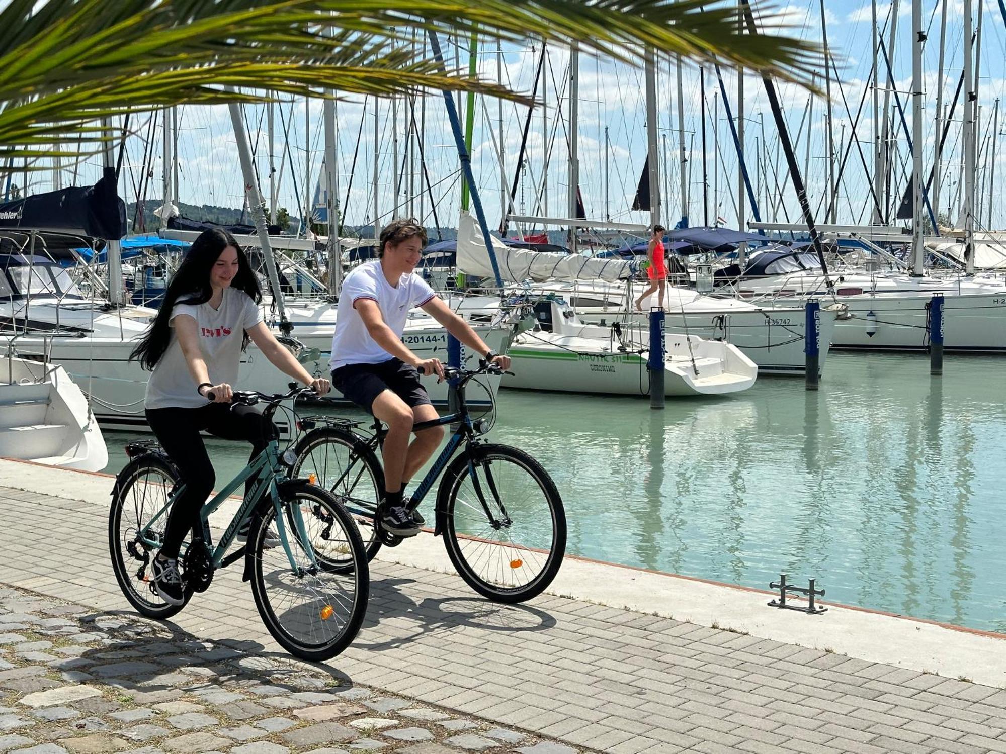 Hotel Marina Port Balatonkenese Exterior foto