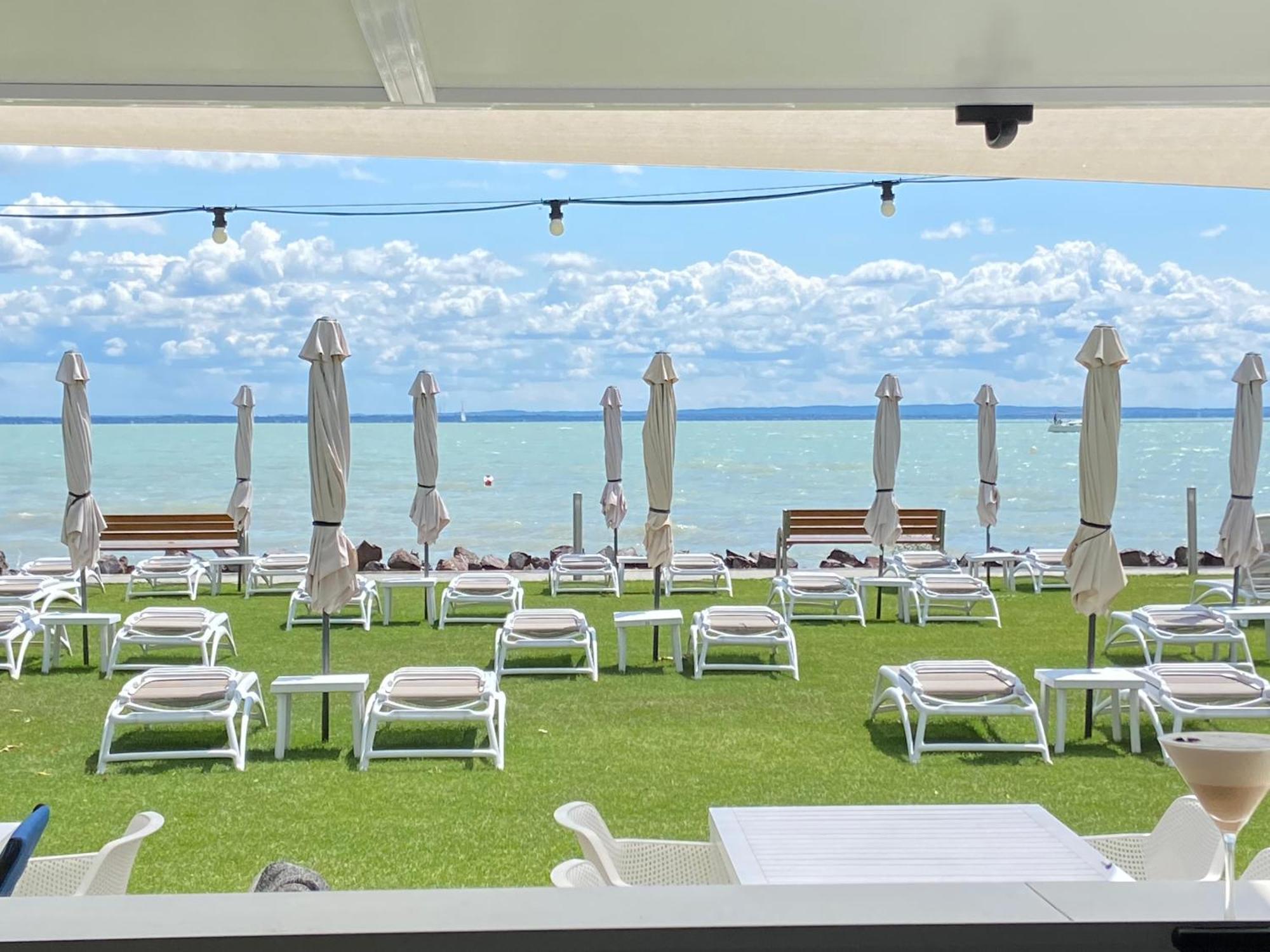 Hotel Marina Port Balatonkenese Exterior foto