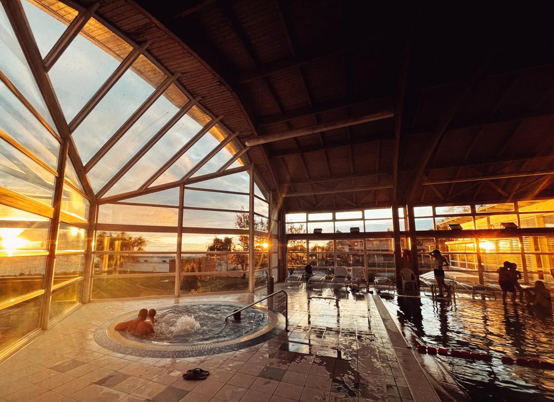 Hotel Marina Port Balatonkenese Exterior foto
