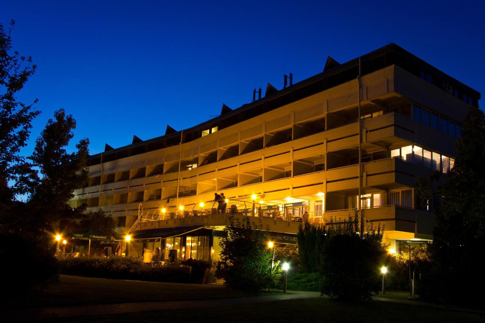 Hotel Marina Port Balatonkenese Exterior foto