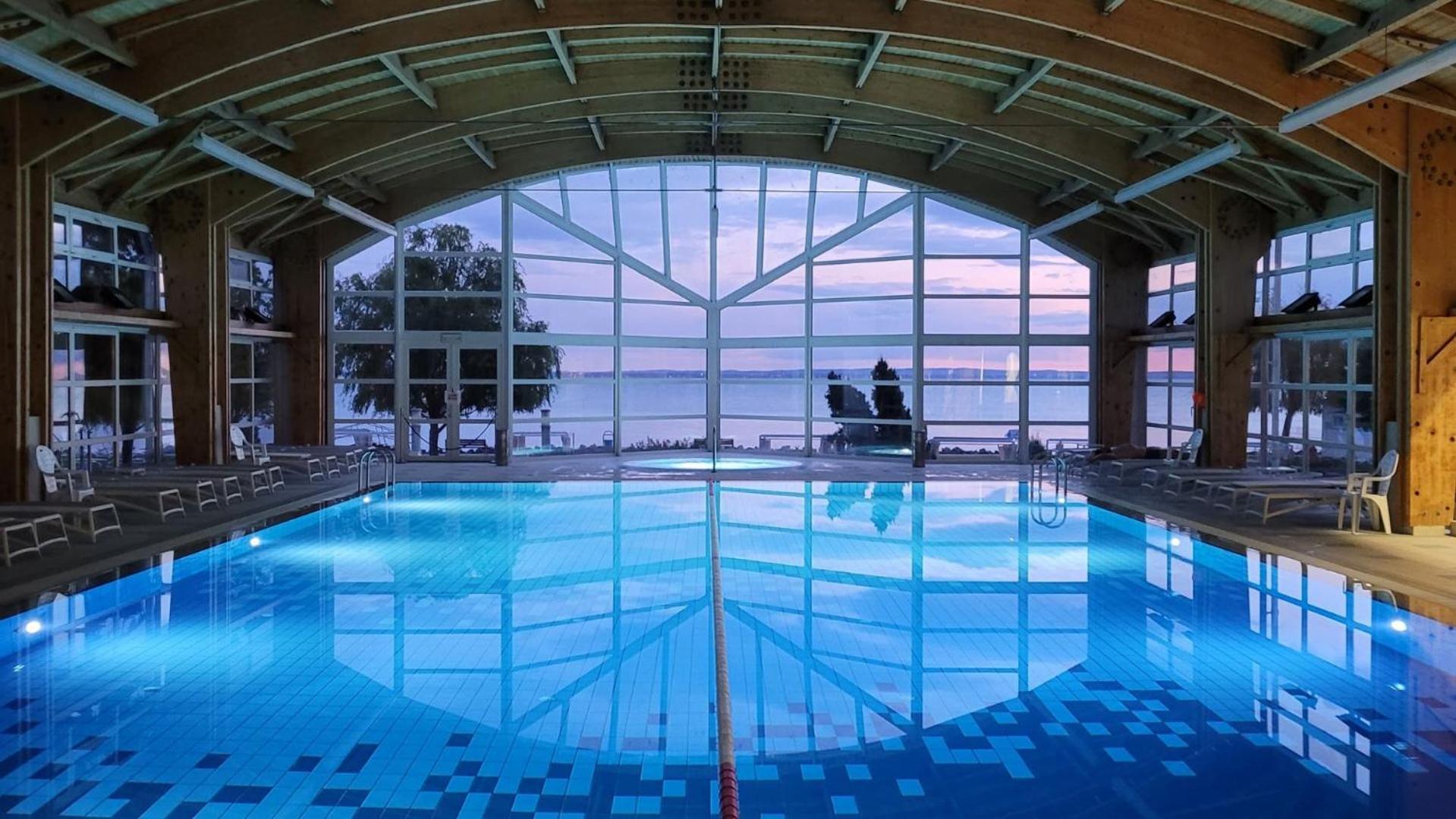 Hotel Marina Port Balatonkenese Exterior foto
